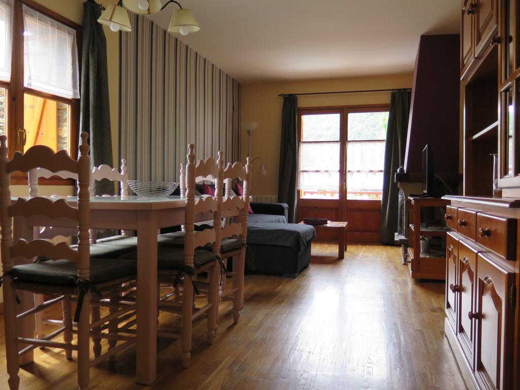 Apartaments El Ribal Valencia D'Aneu Exterior foto